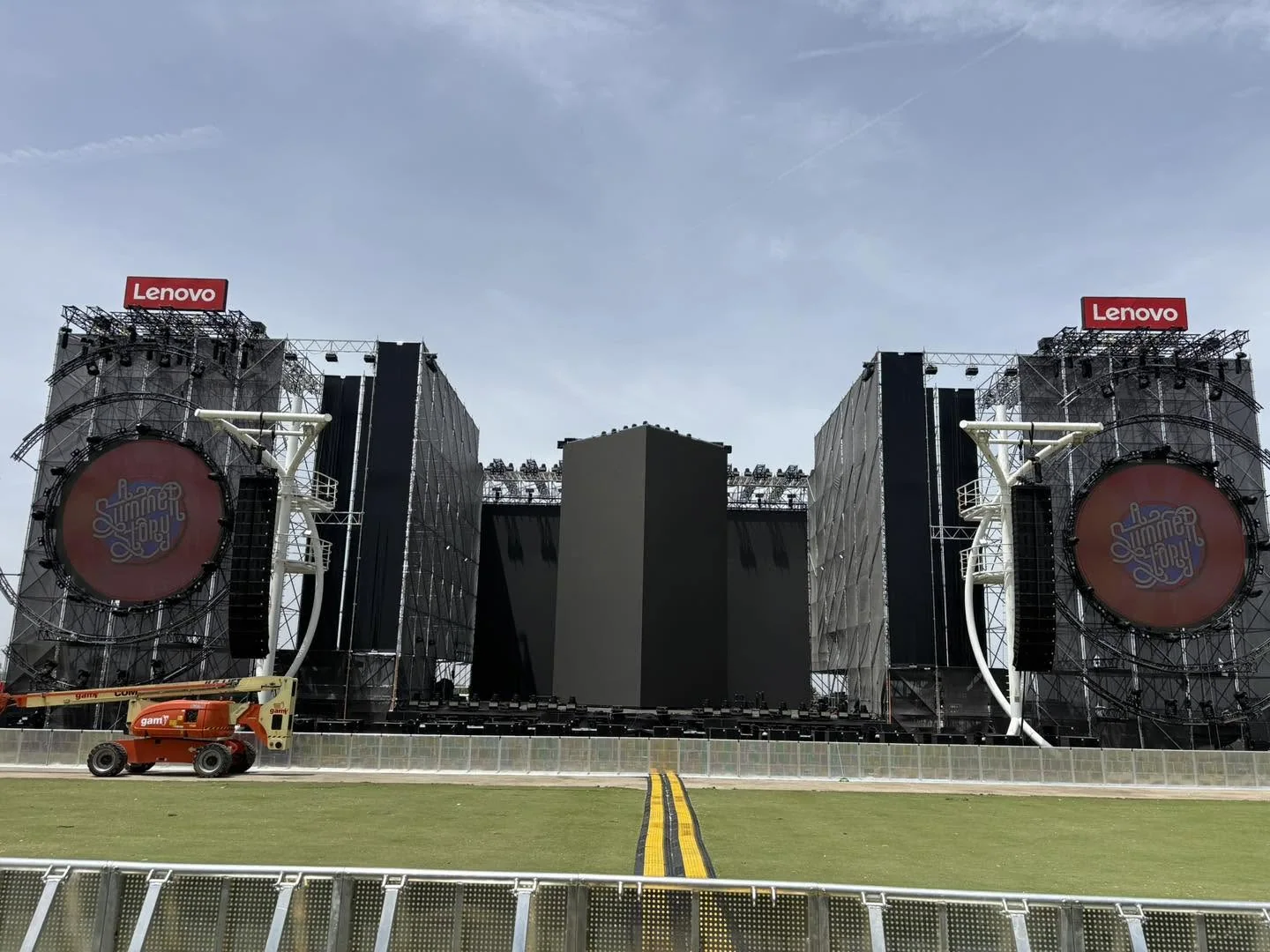 Scène du MONOLITH Tour 2026 à Madrid