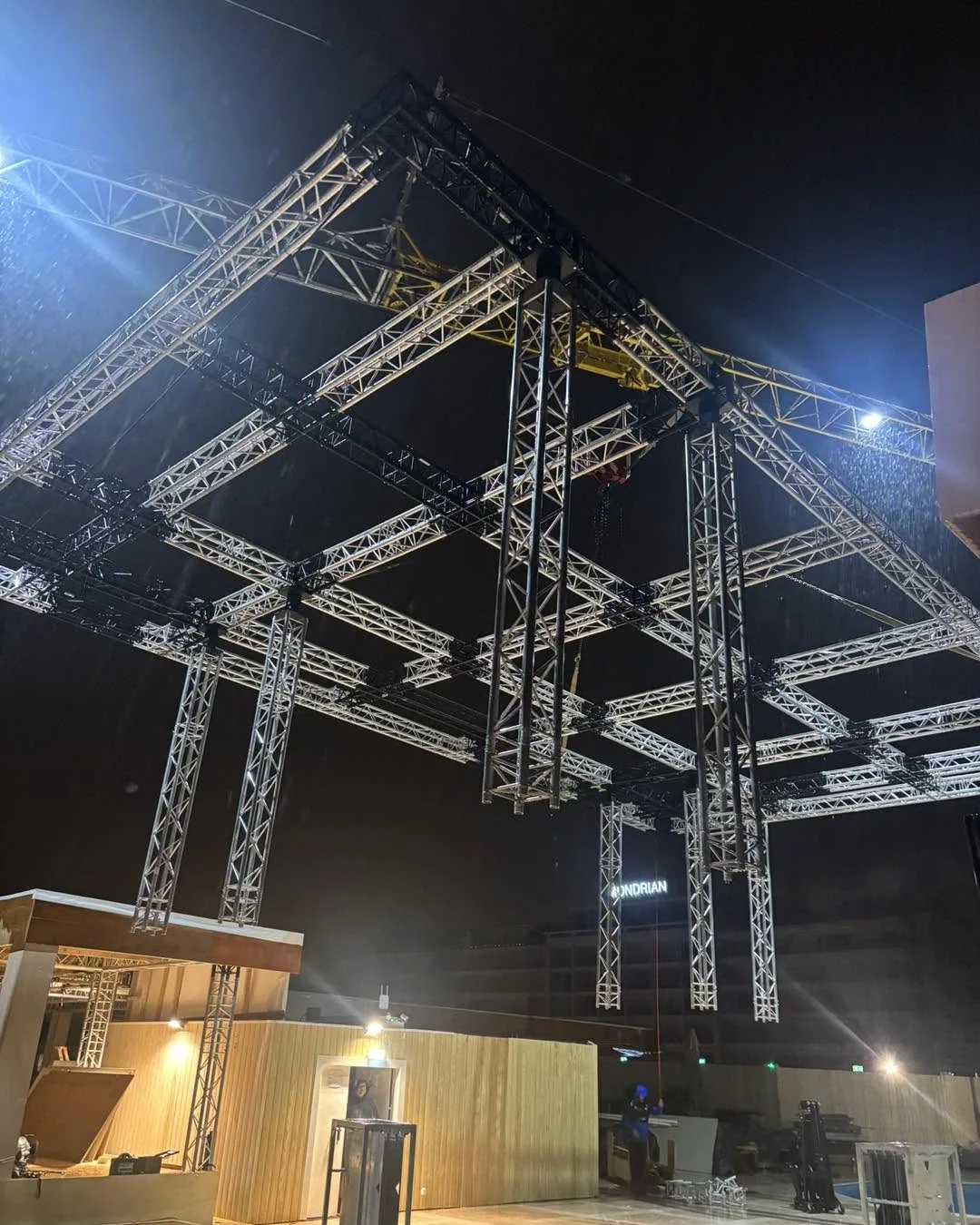 Structure technique montée pour un événement luxe sur la Côte d’Azur