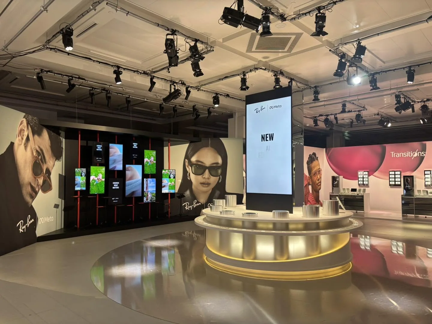 Vue générale de l’exposition Essilor à Monaco