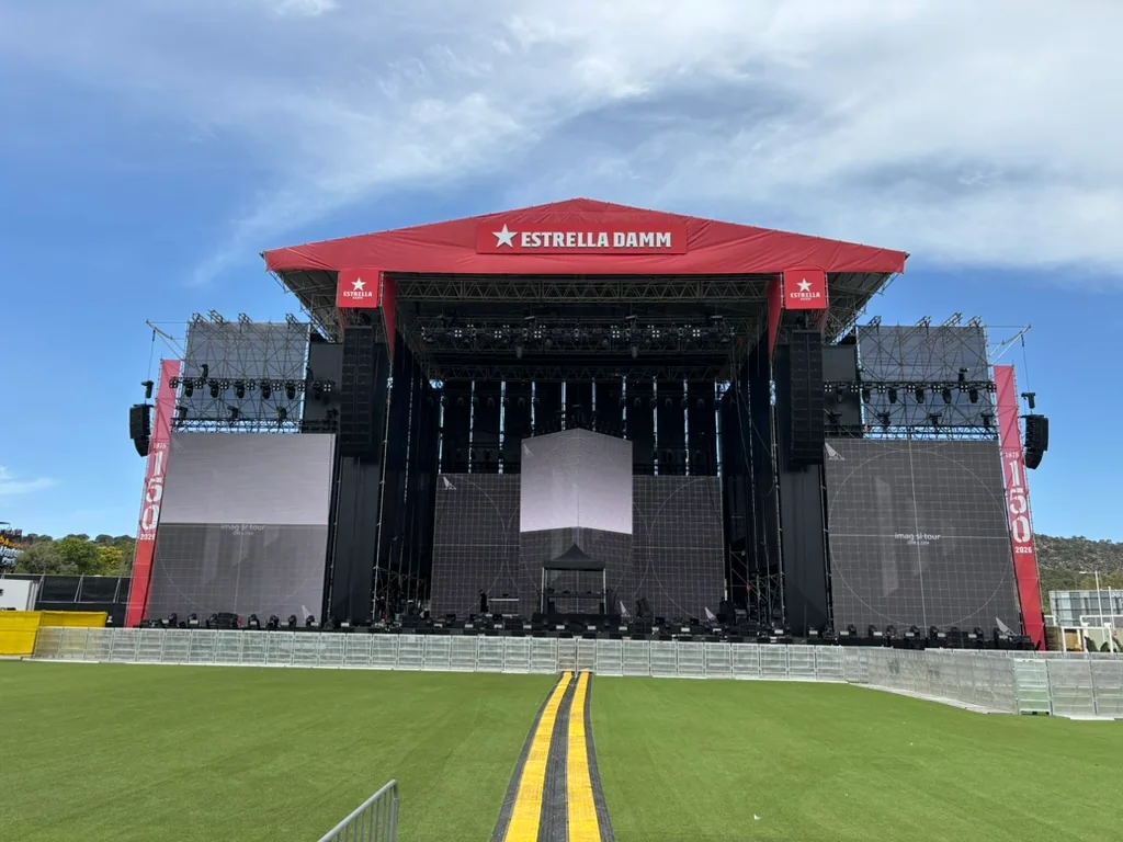 Scène du MONOLITH Tour avant le concert à Majorque