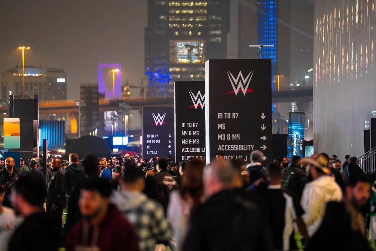 Public et signalétique WWE dans la Fan Zone