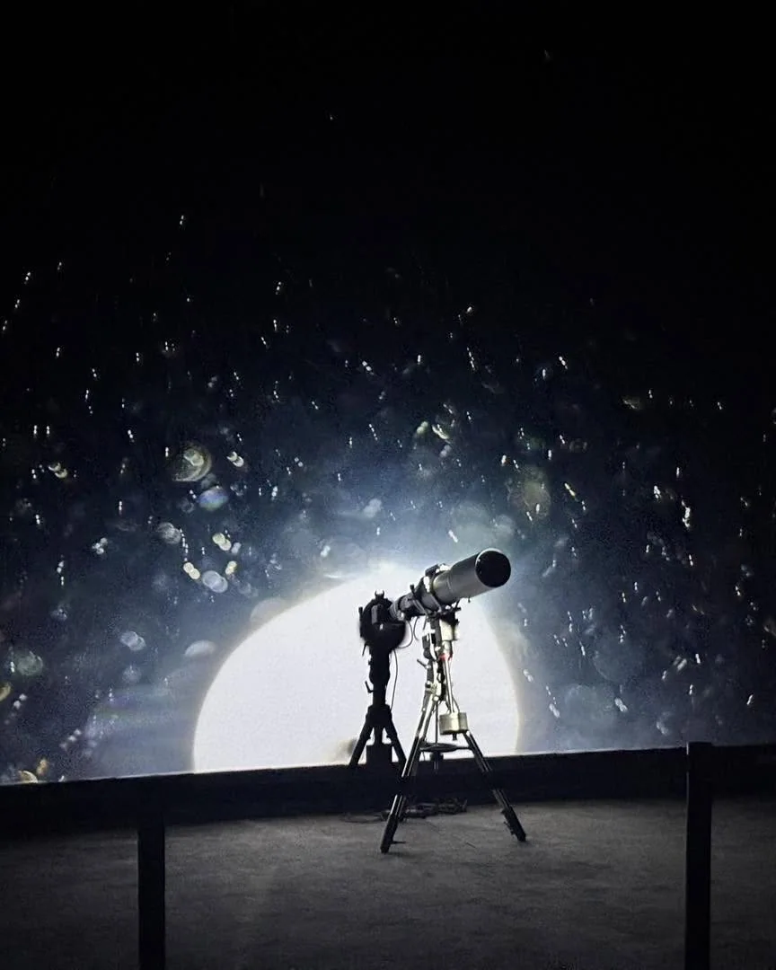 Installation artistique au Noor Festival 2025